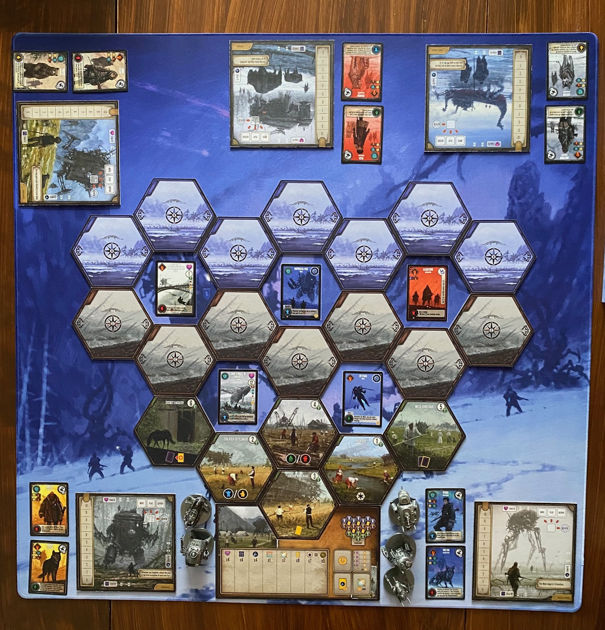 Expeditions - 3' x 3' Natural Rubber Playmat edge and texture detail