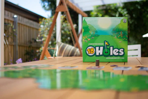 18 Holes (2nd Edition) game components and golf course cards